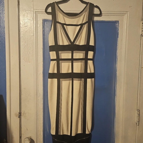 Herve Leger Black and‎ White Grid Midi Dress - Picture 9 of 9